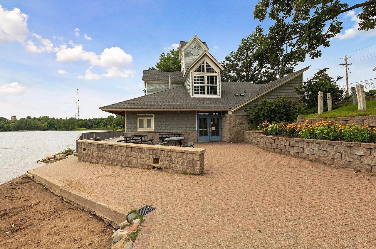 2014 Build 5 Minutes from Downtown Wayzata