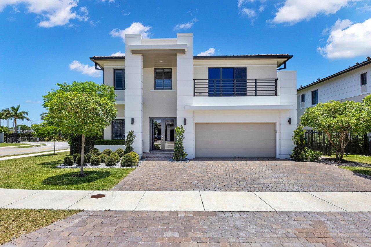 Modern Luxury Living Near Pinecrest