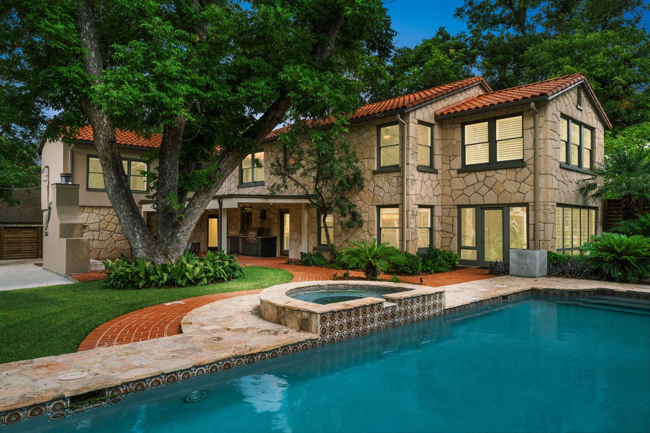 Luxury Property in Olmos Park