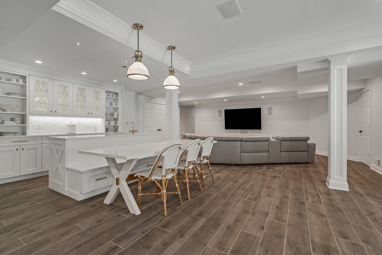 82 Woodman Ln