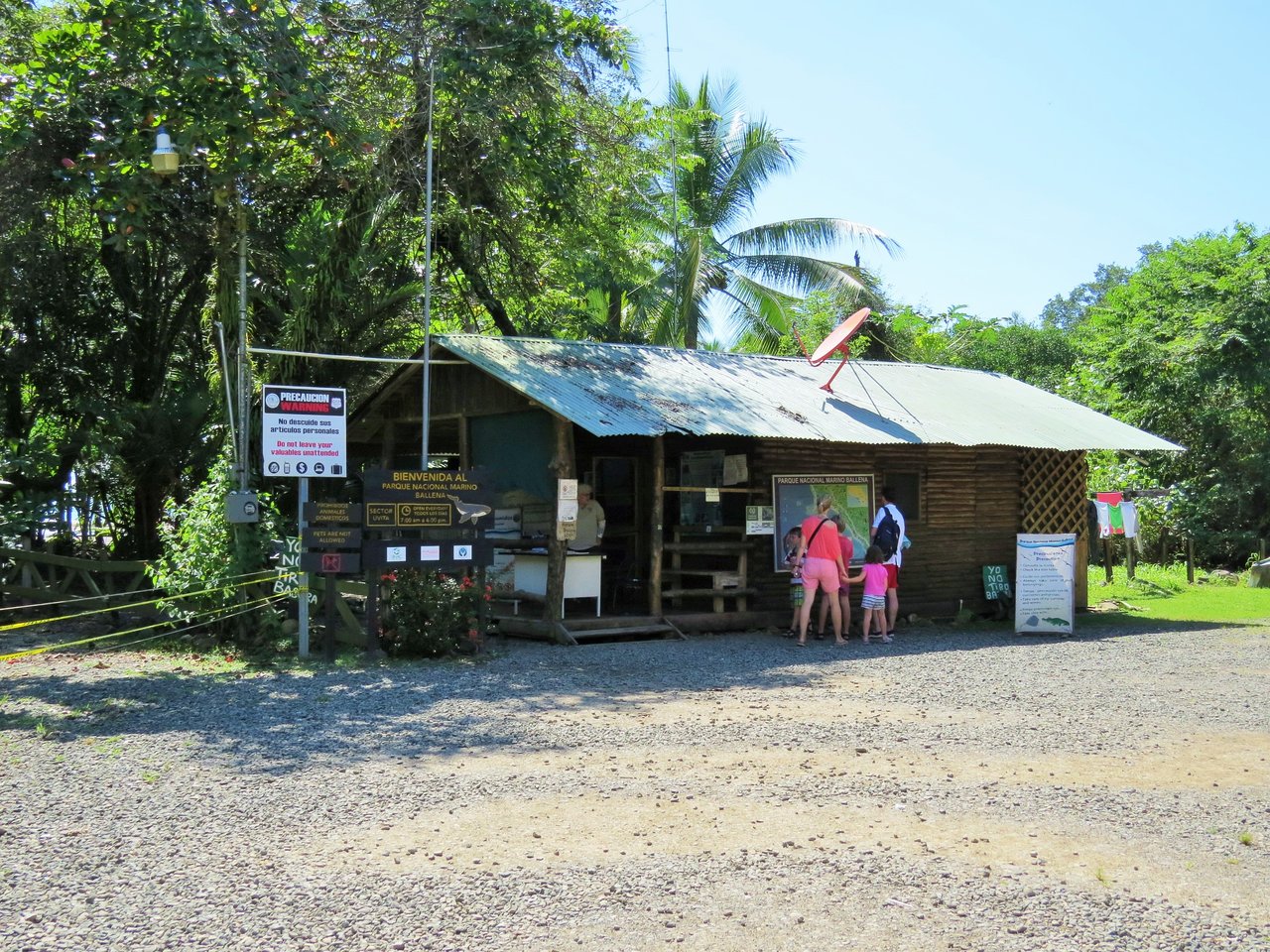 Fully equipped 4 Unit Apartment/Hotel complex 70 meters from the entrance to world-famous Marino Ballena National Park