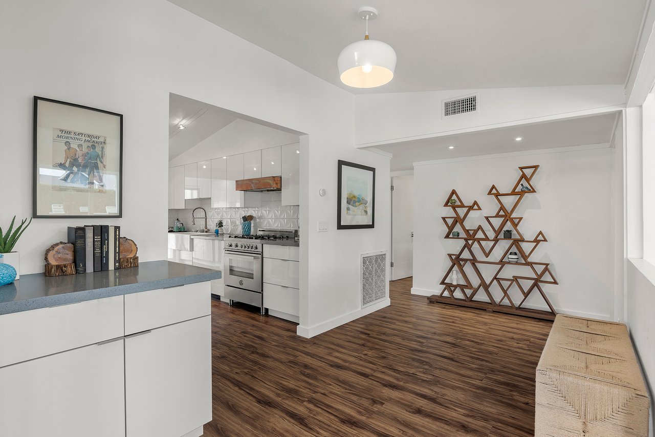 Tustin Cliff Home May For Sale