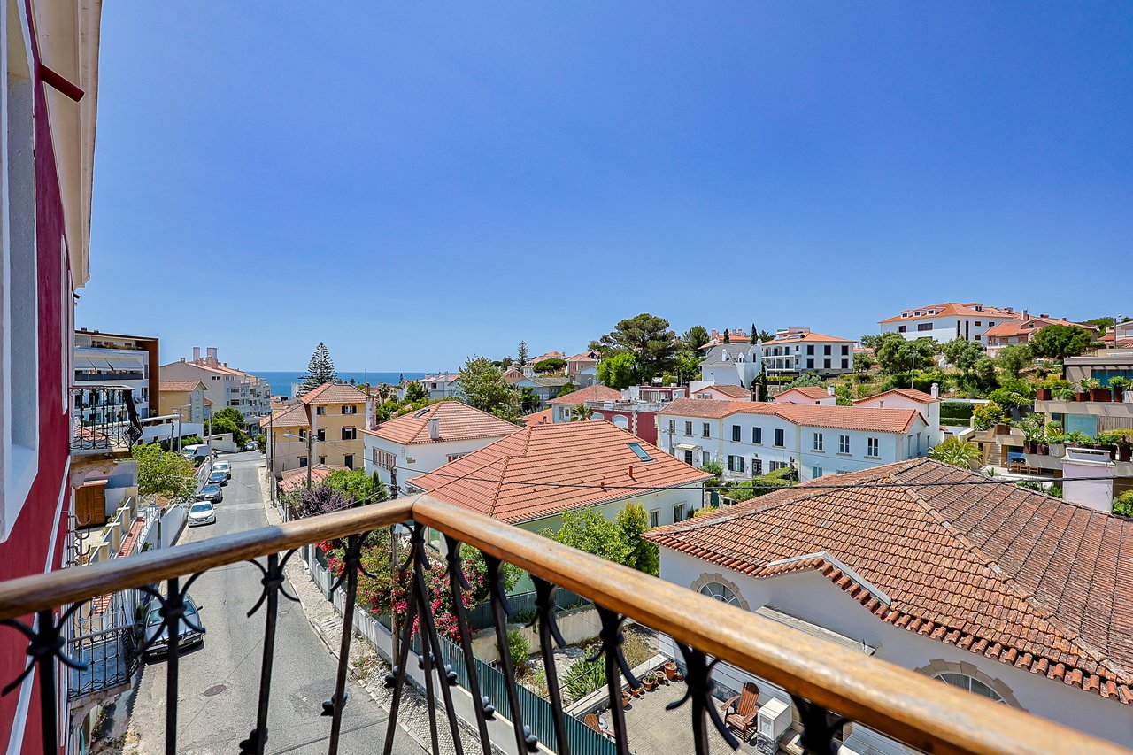 3-BDR Duplex with Sea View, Balcony & Private Lift in Monte Estoril