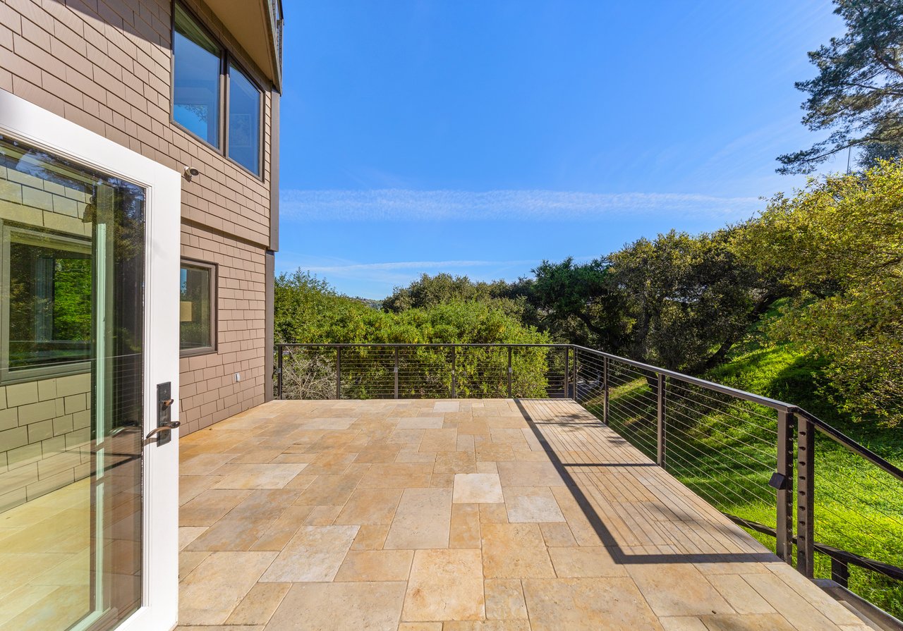 Chic and Stylish on Belvedere Island