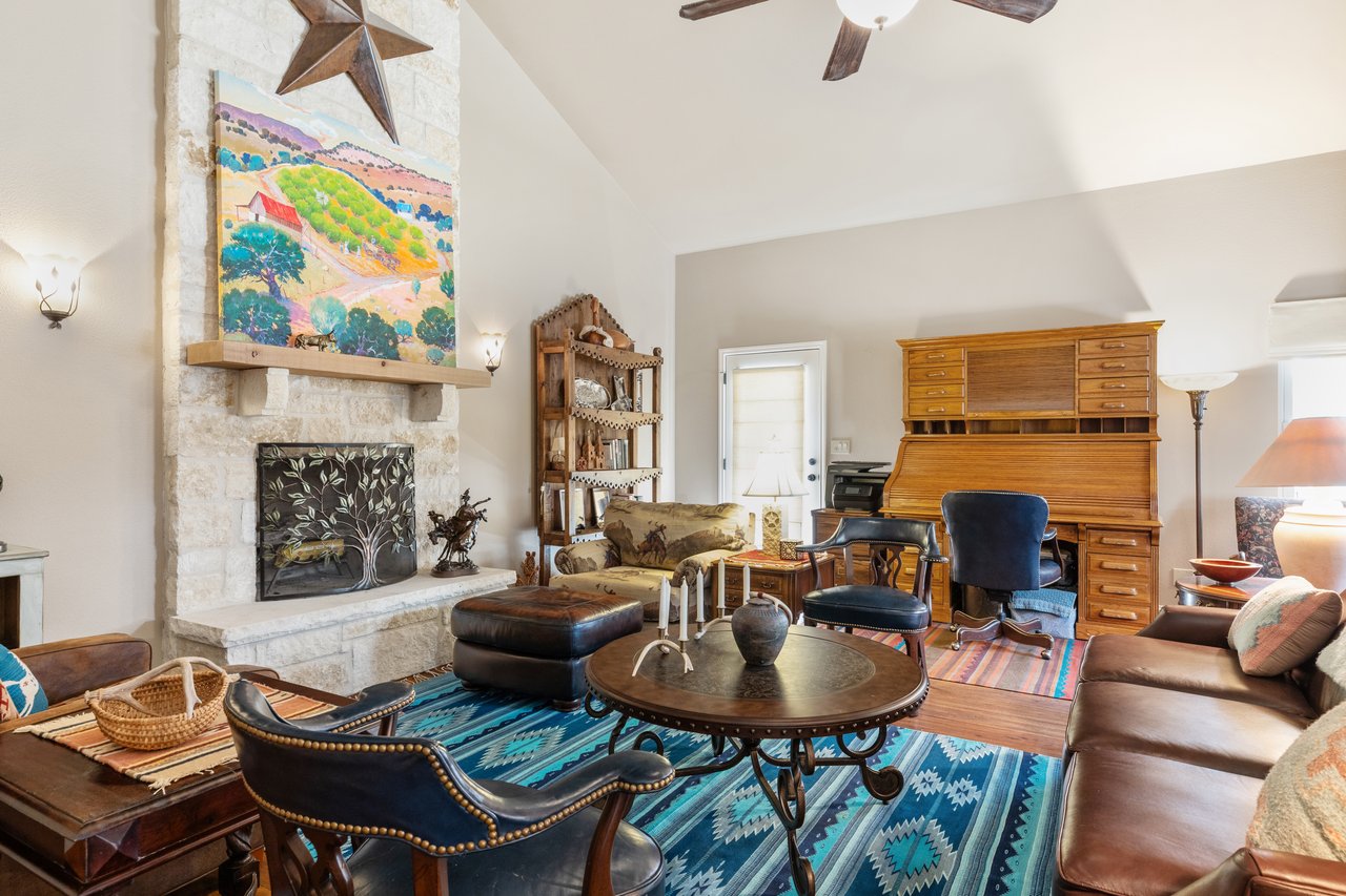 156 Northview Ln, Fredericksburg, TX