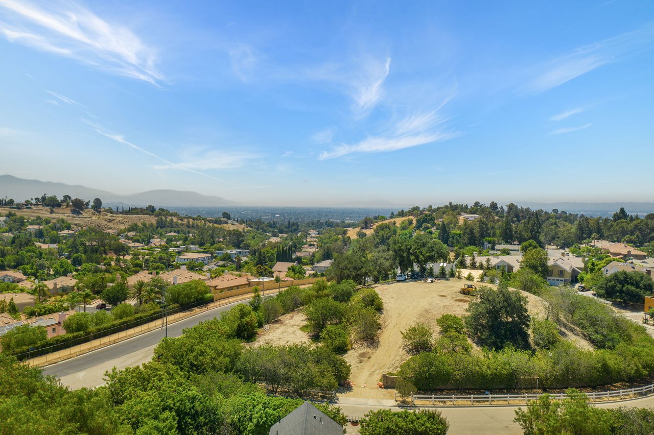 18160 Knoll Hill