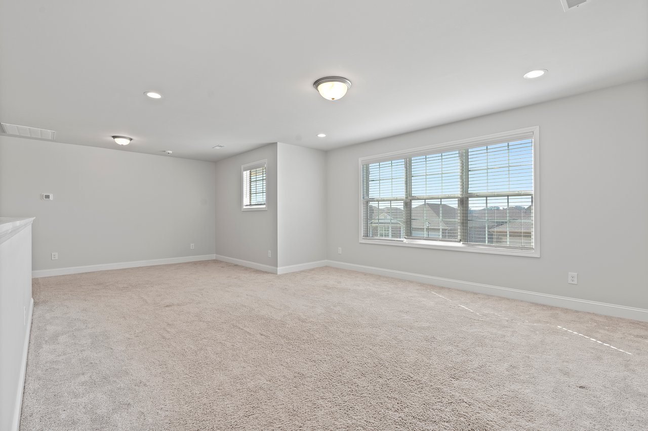 Modern Luxury Meets Spacious Comfort – 5BR/3BA Home