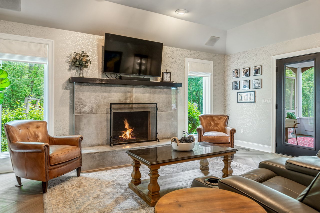 11 Lake Forest Court W