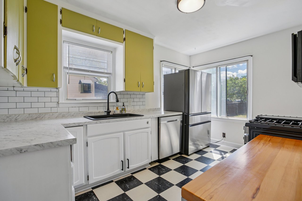 849 W Montague Ave