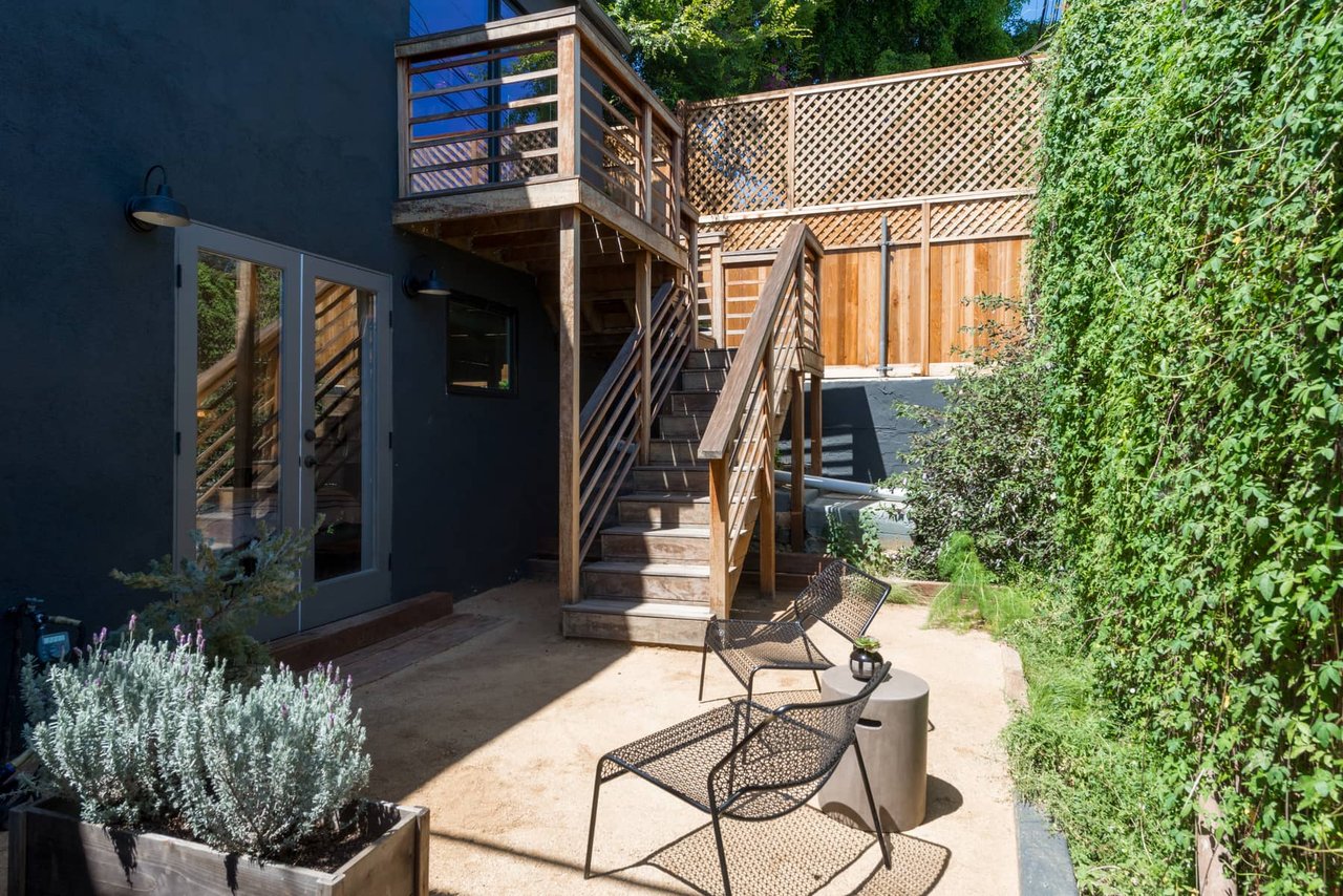 Silver Lake Hide-Away with Views and Guest Suite!
