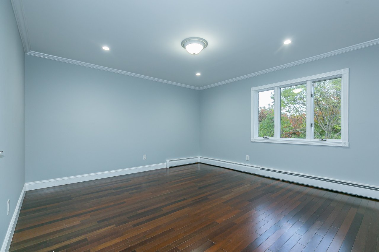 1 W Fern Drive, Jericho