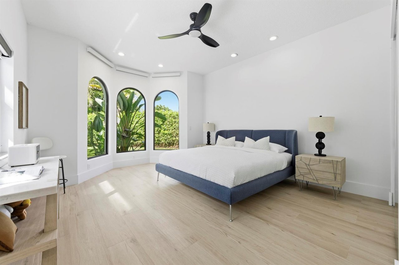 2557 Seminole Circle