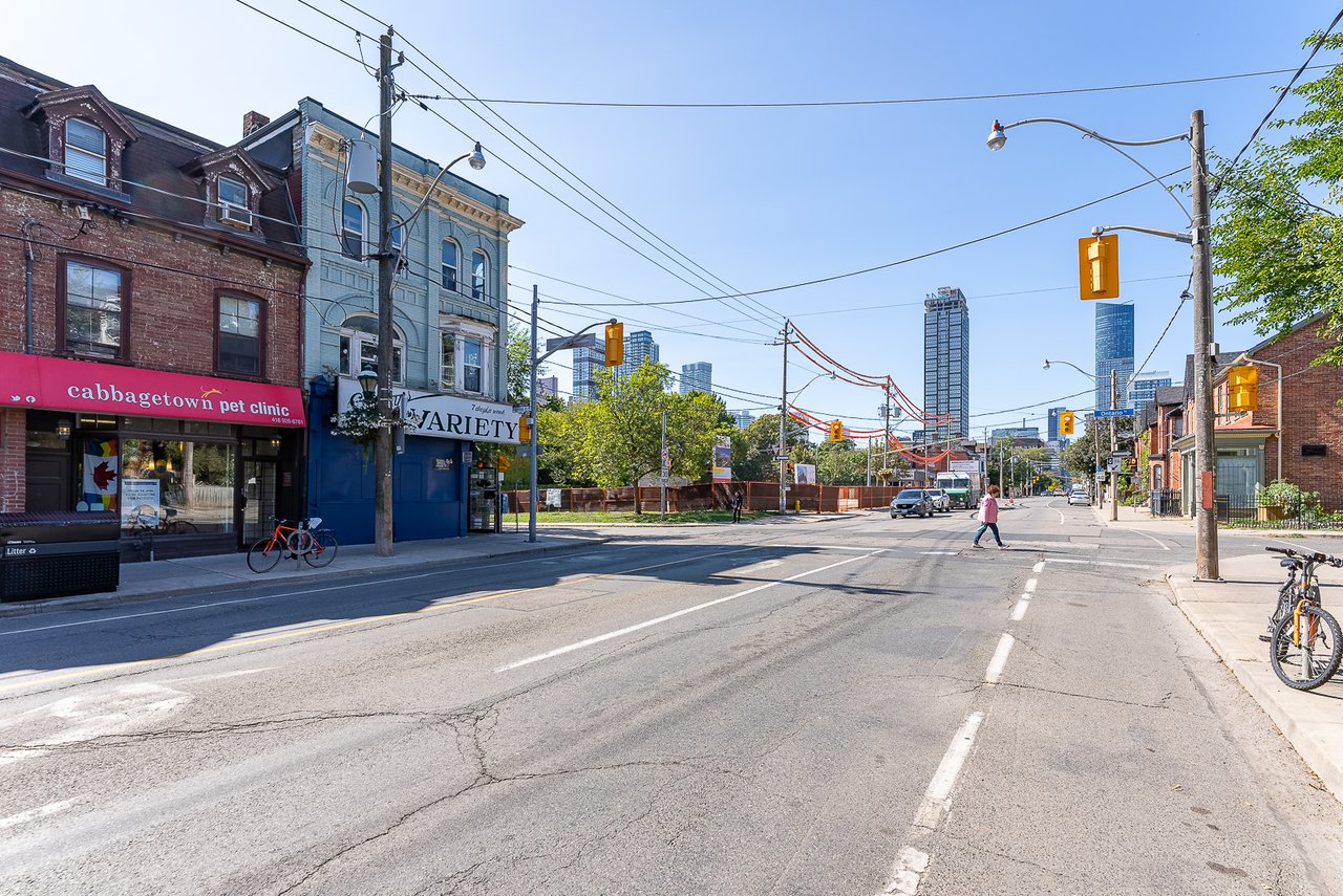 237 Gerrard Street E 