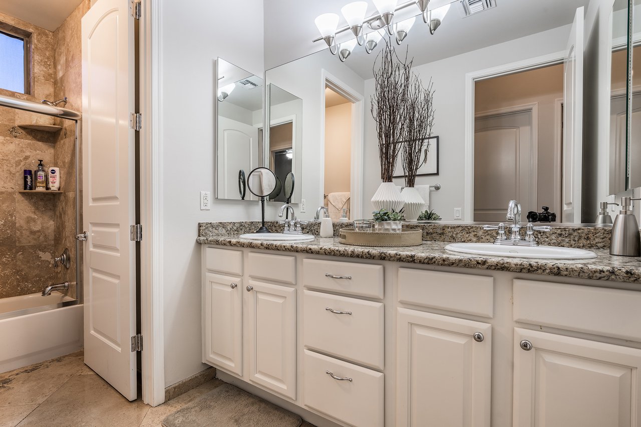 11368 E WINCHCOMB Drive