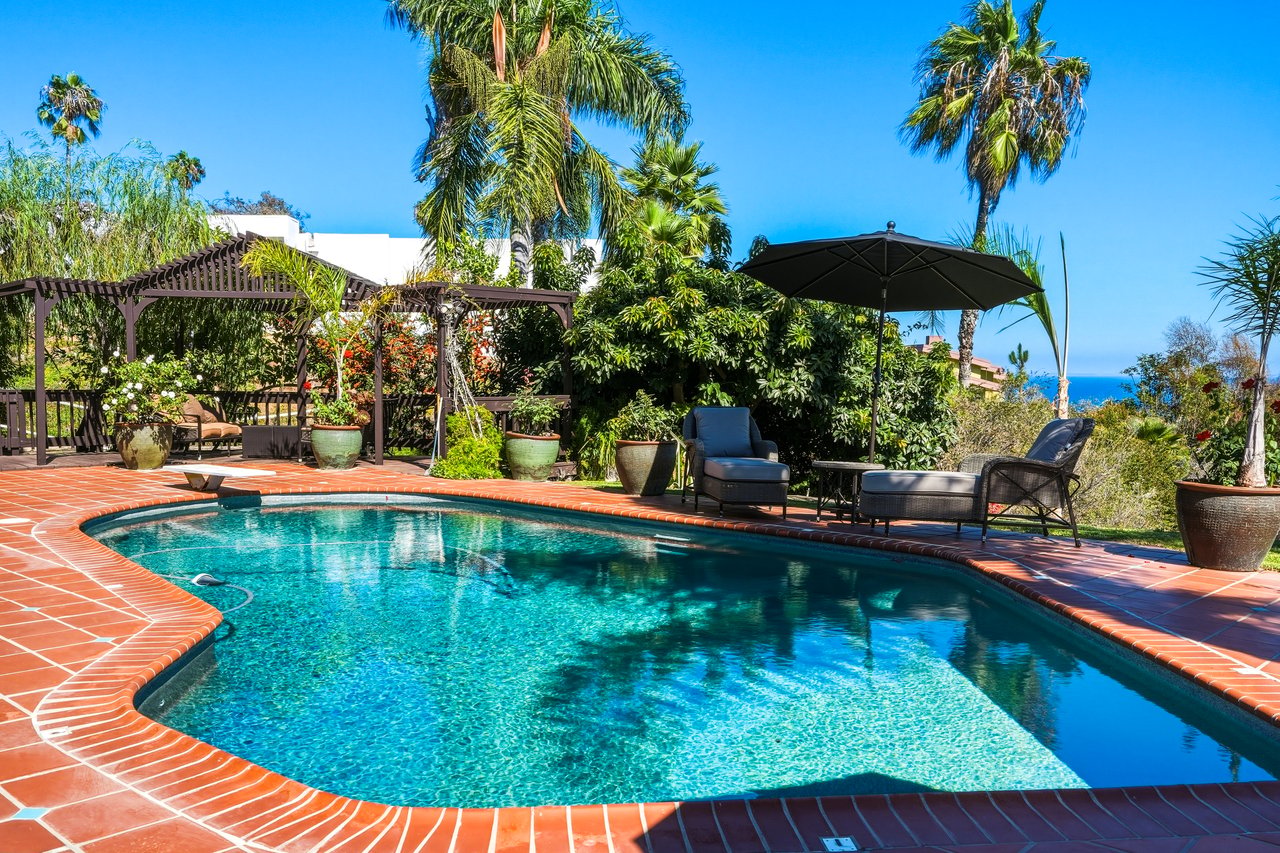 3400 Coast View Dr