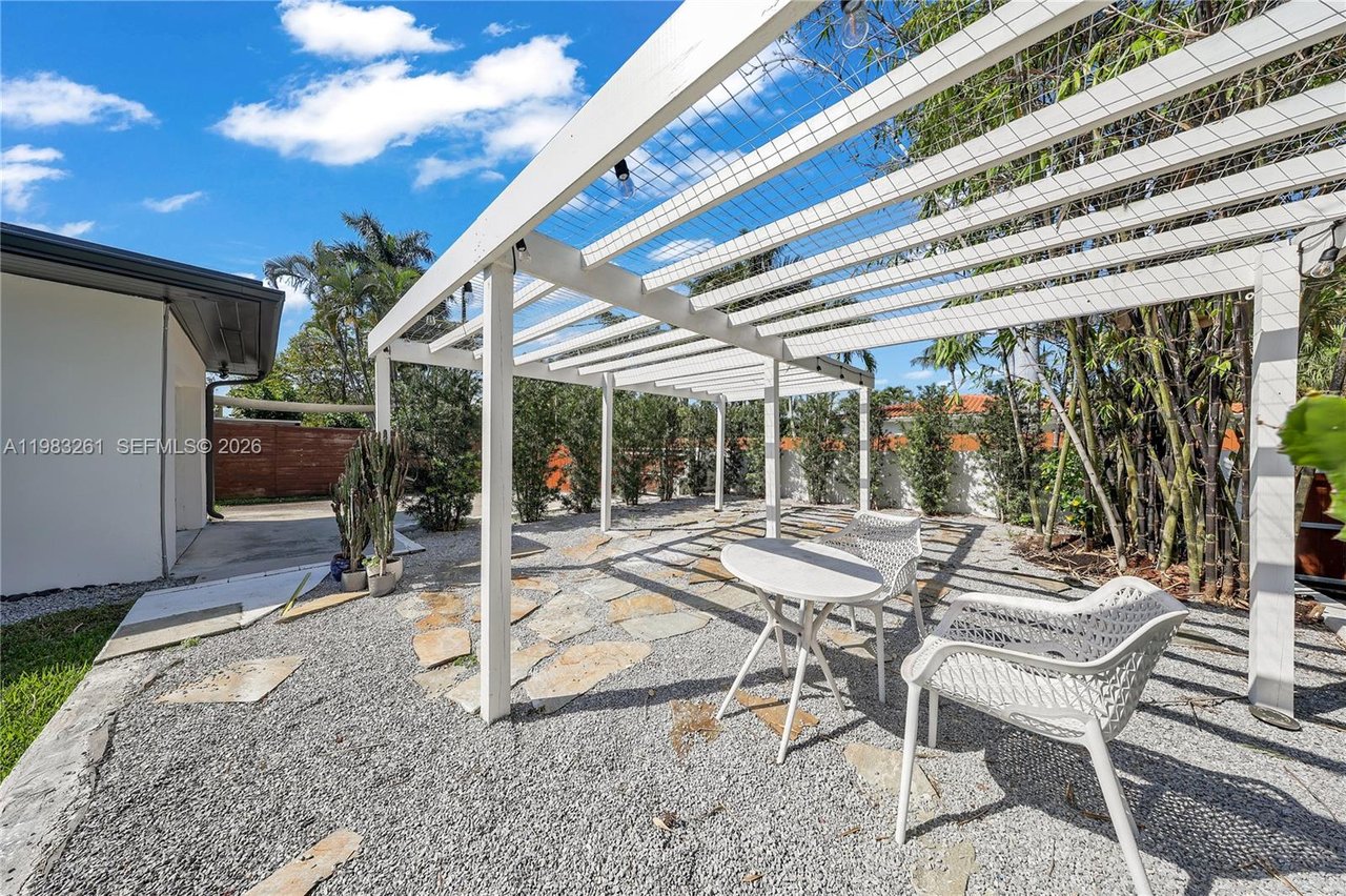 10610-ne-11-avenue-miami-shores-home-for-sale-backyard