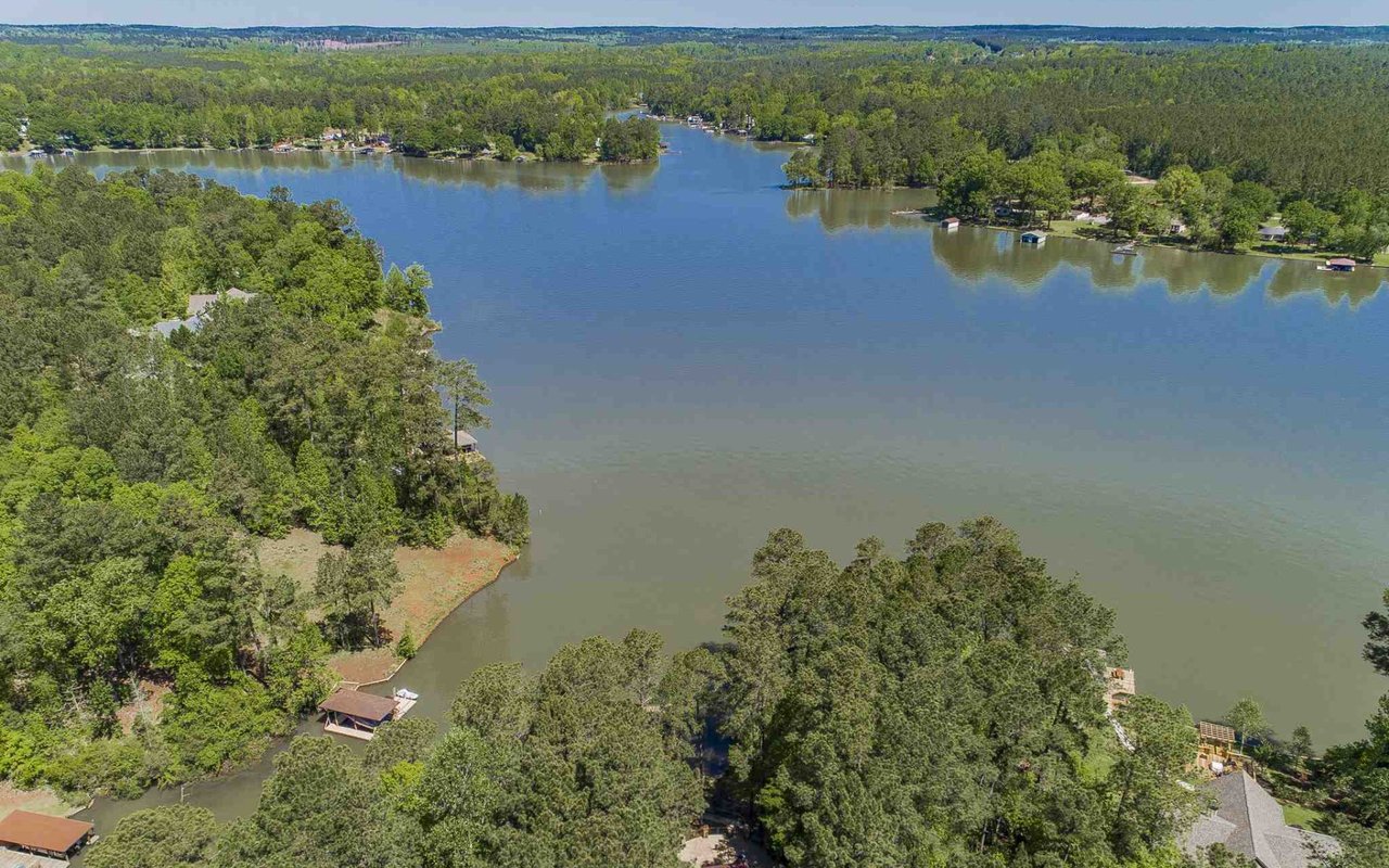 Holiday Shores: Hidden Gem at Lake Sinclair