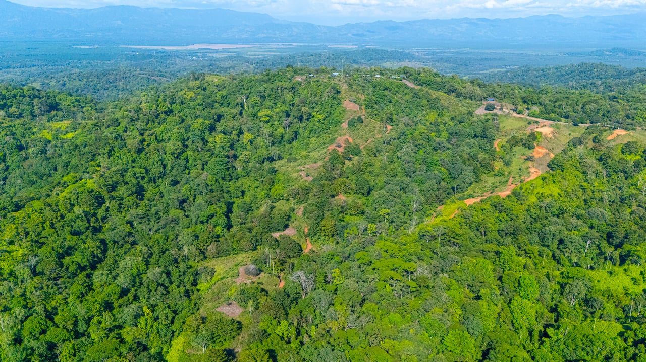 67 acres development (15 titled lots) with breathtaking views in Sierpe