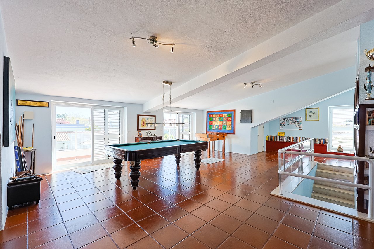 Exclusive 4,000 m² Estate in Azeitão with Tennis Court, Spa & Approved Development Project