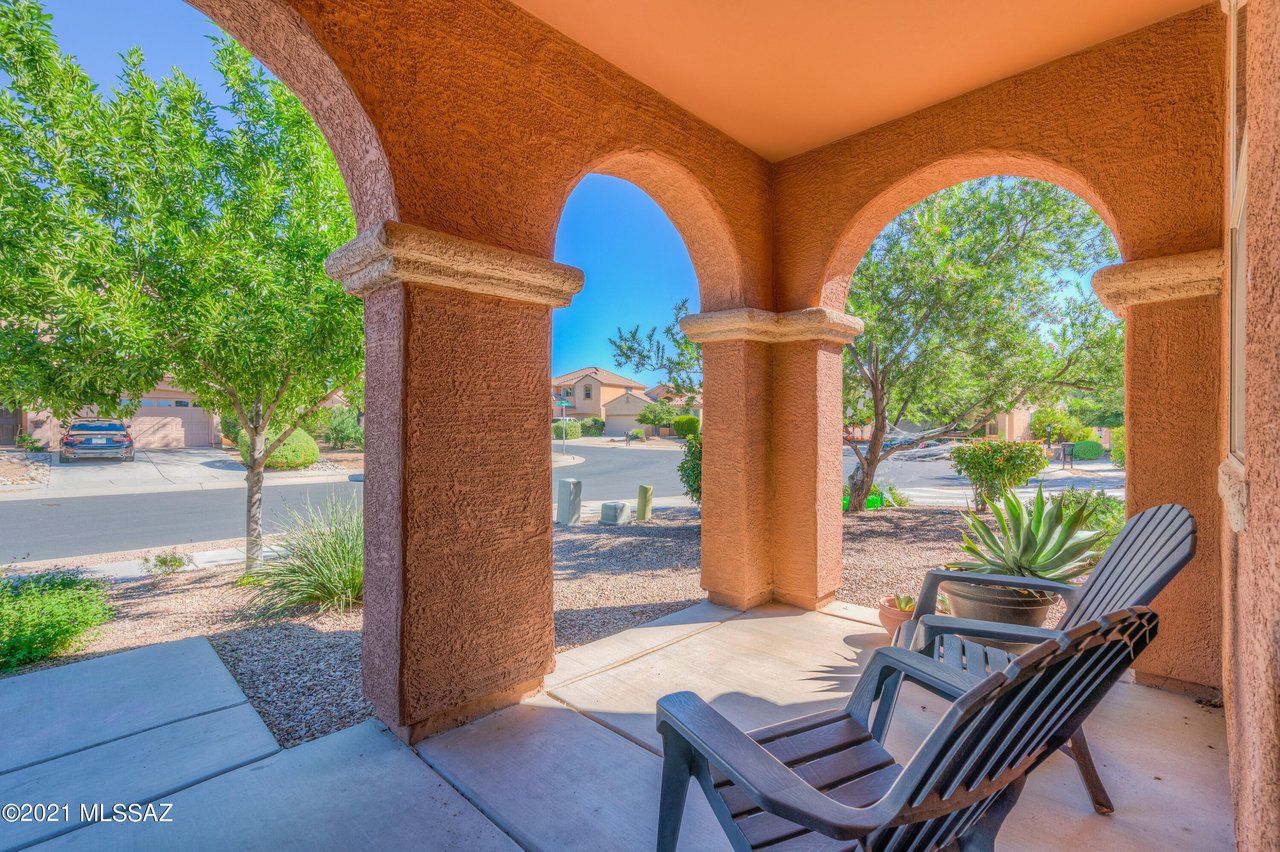 1079 W Garden Grove Dr