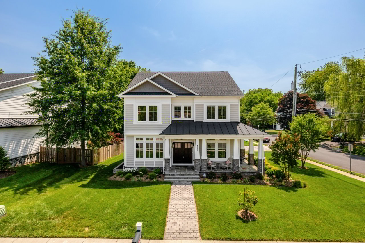 300 Jade Ct NW