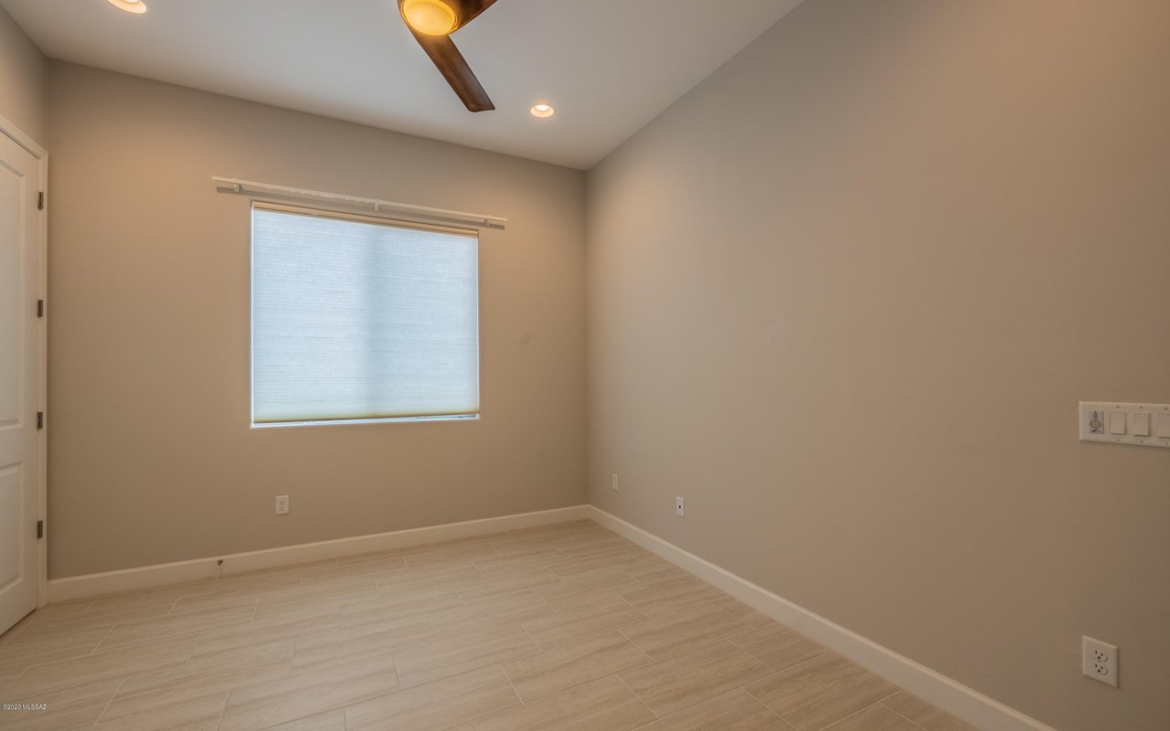 240 E Ancient Pueblo Ln