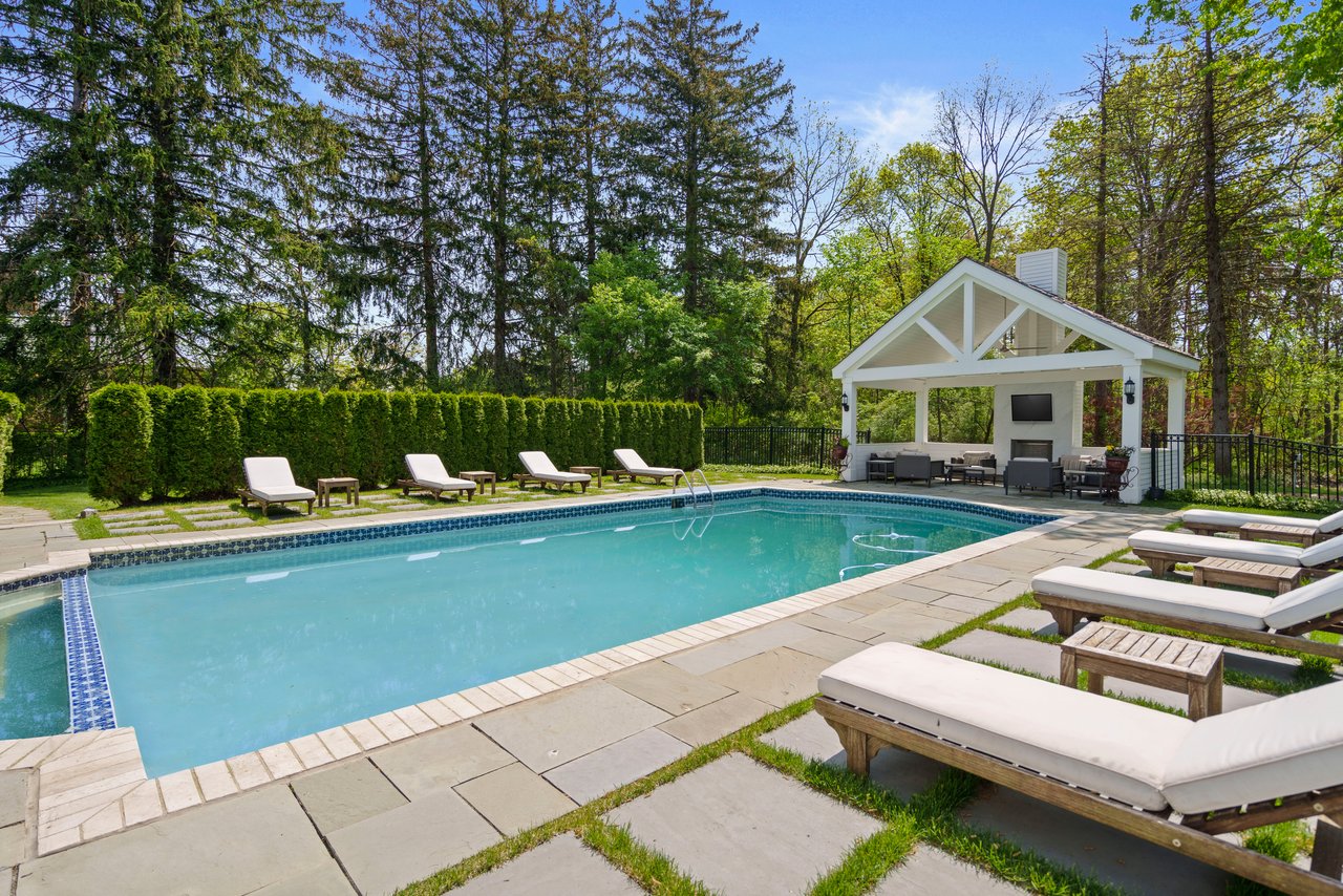 345 Woodridge Road