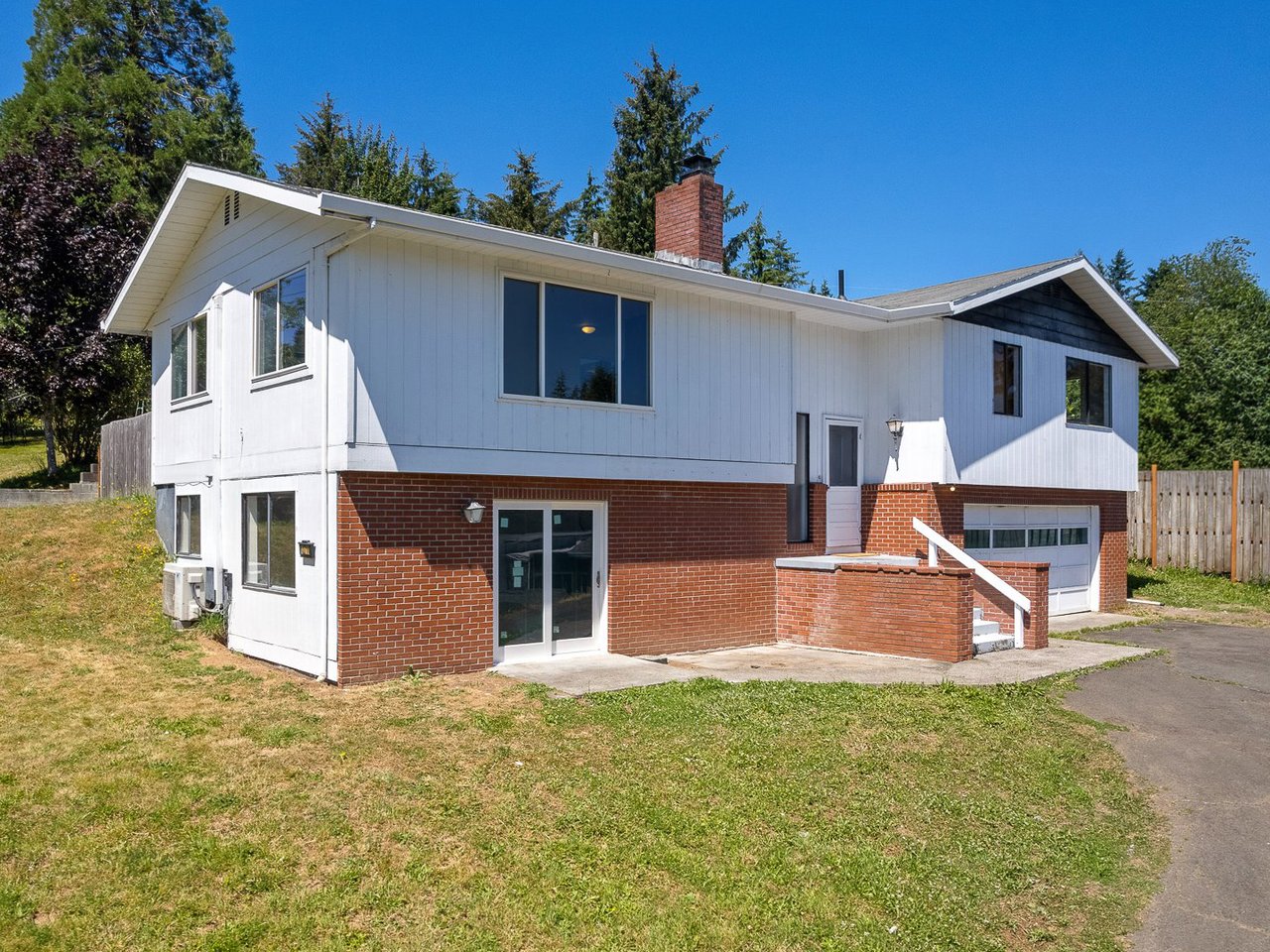Exterior view of the sold split-level home at 12710 N Hwy 101 in Nehalem, Oregon