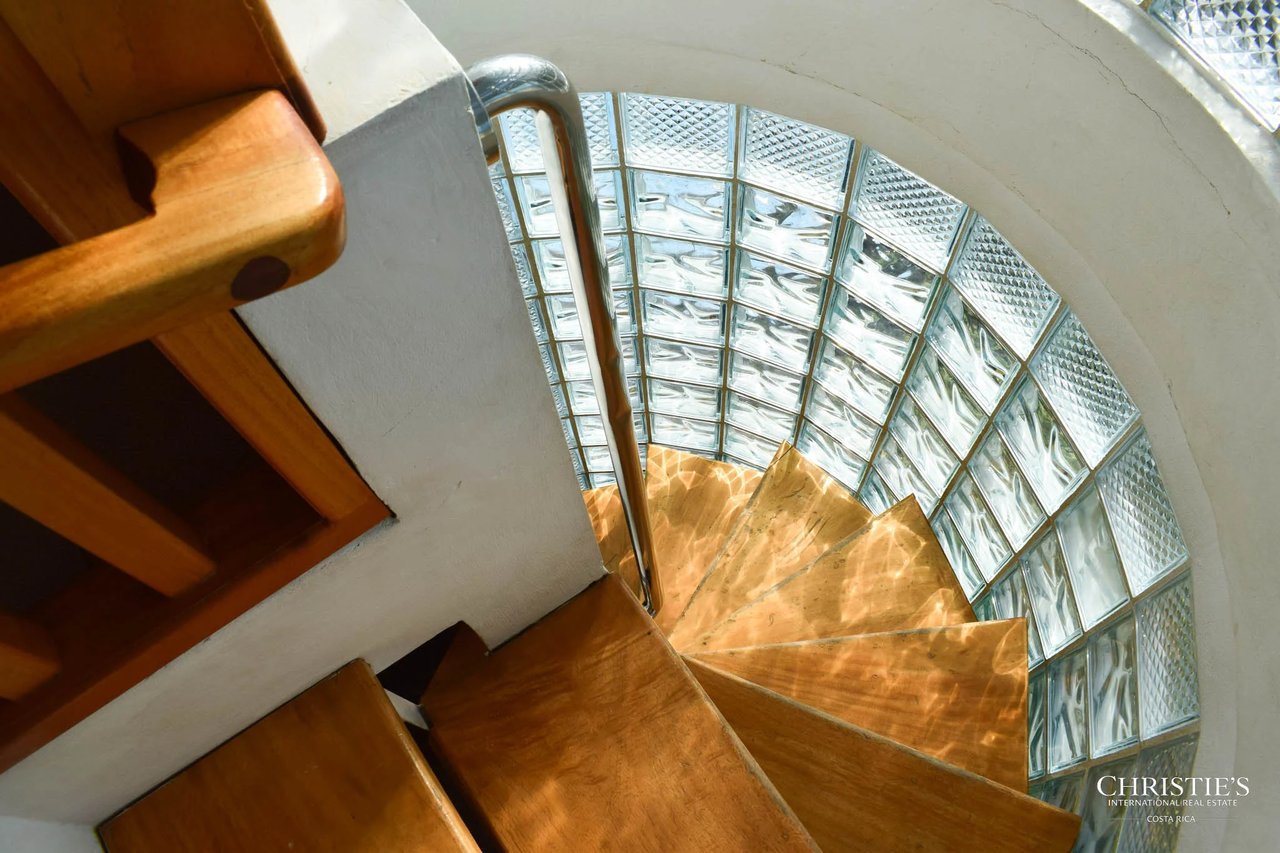 Hotel Las Tortugas - Legendary Beachfront Boutique Hotel