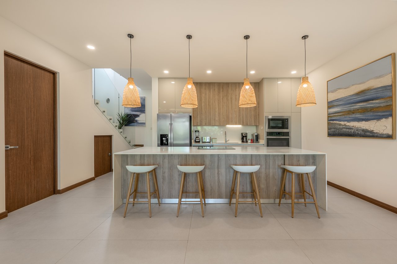 Malinches 27 A/B | Turnkey 6-Bedroom Duplex Investment in Hacienda Pinilla