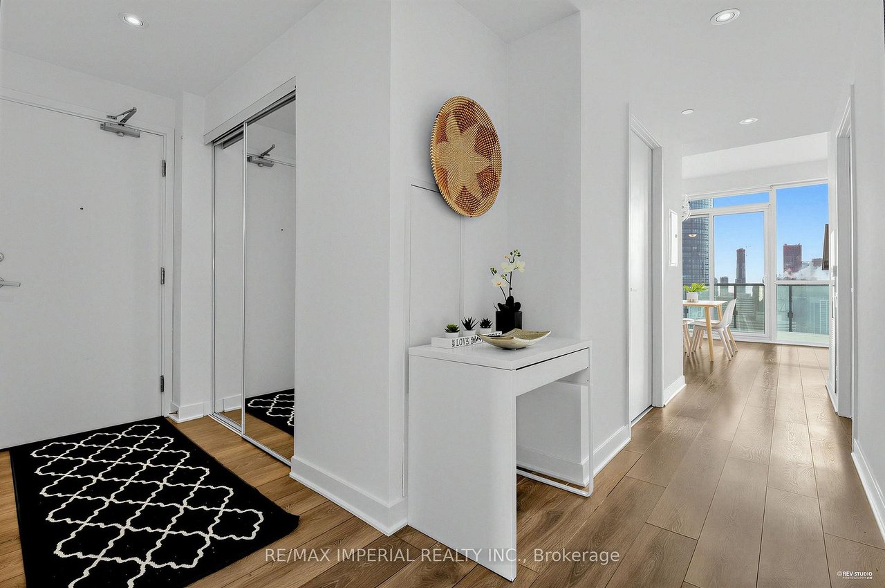 LUXURY SOUTHWEST PENTHOUSE