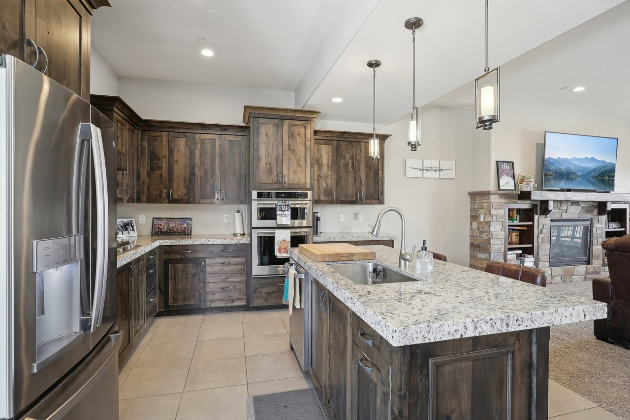 1713 E Viewside Cir