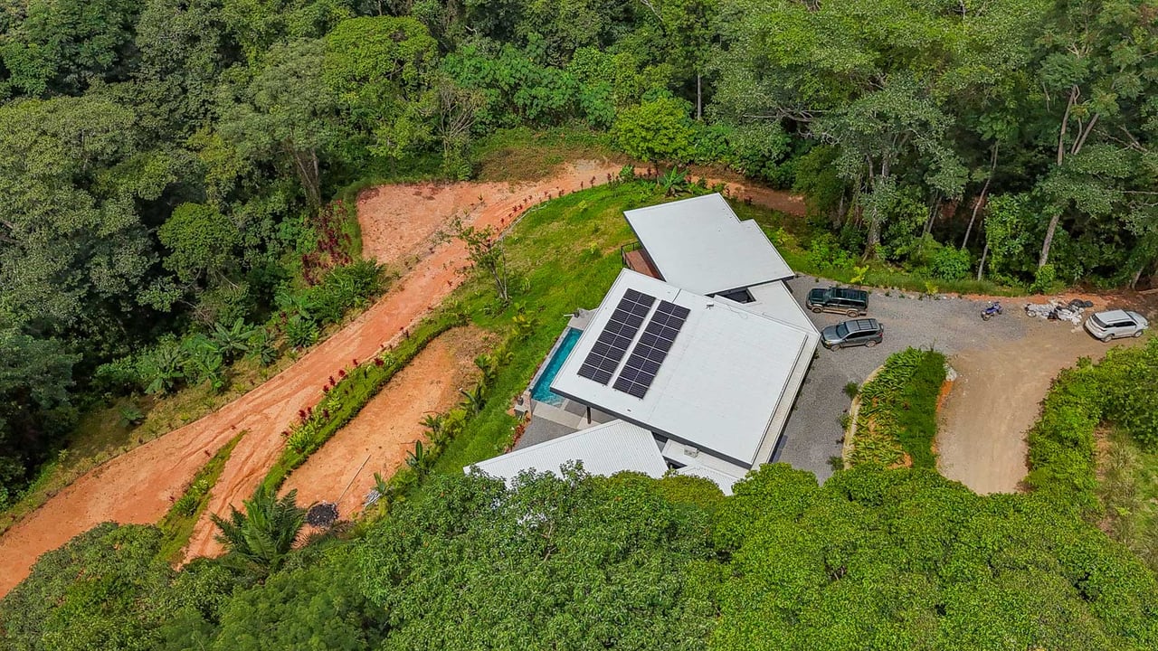 Ojochal Modern Jungle Home with Infinity Pool & Mountain Views