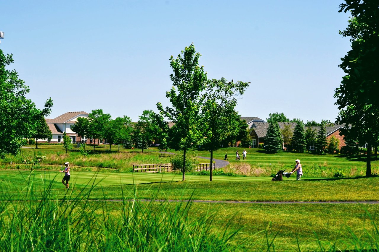 Carillon Club 55+ Naperville residents using 3 hole golf course