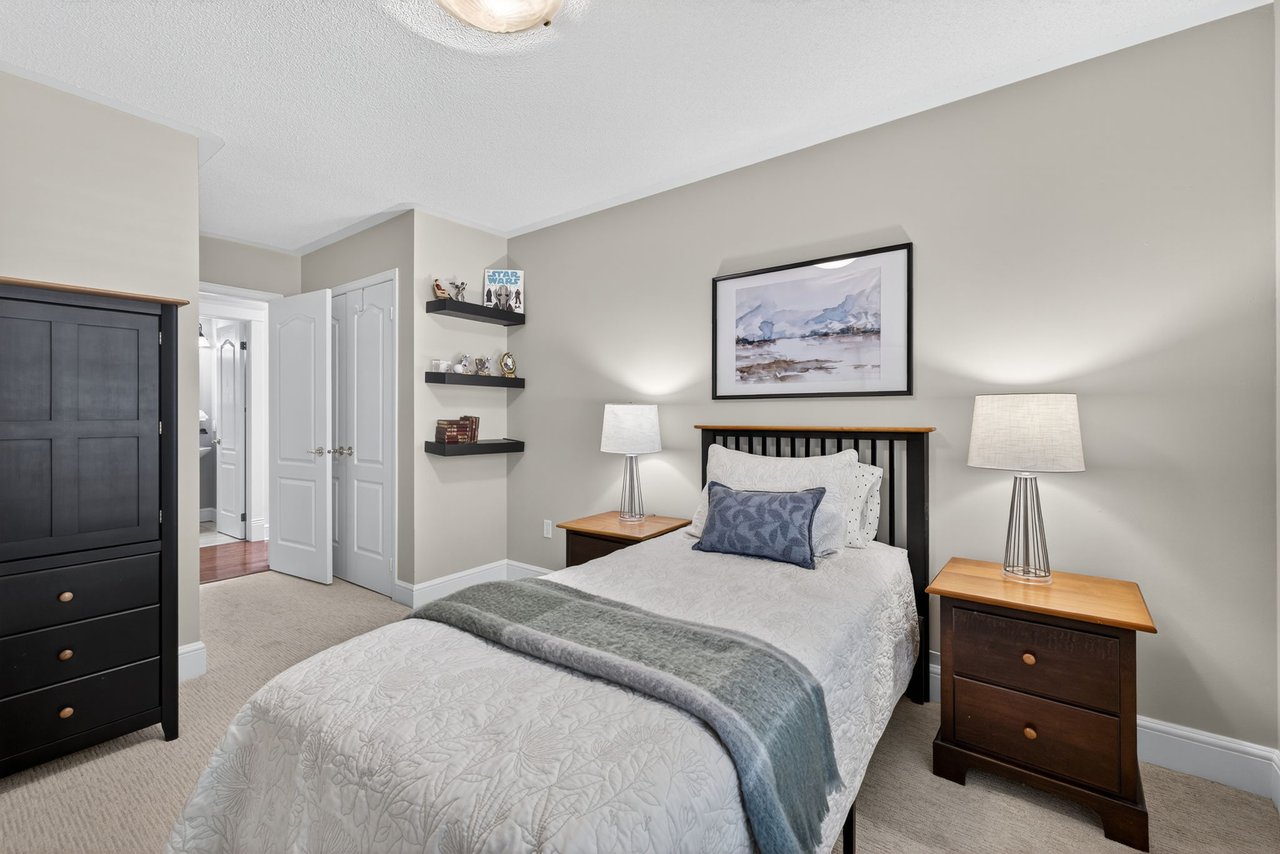 6 Falling Leaf Crt, Aurora