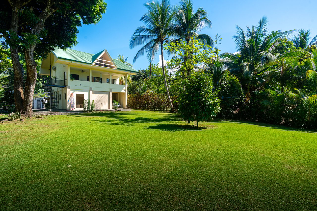 Casa Brisa de La Playa, 2 Bedroom Home Just Steps From the Beach!