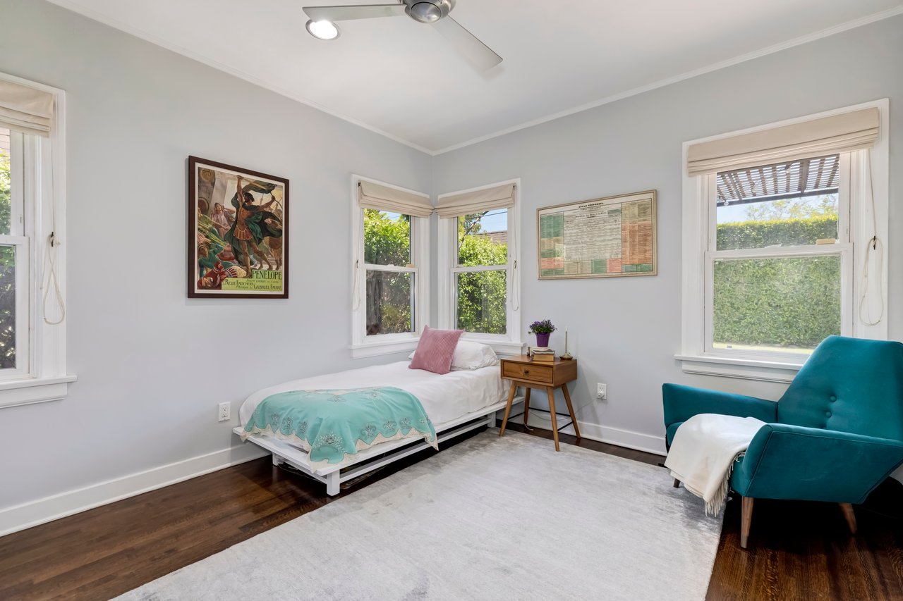 1024 Stearns Dr, Beverly Grove