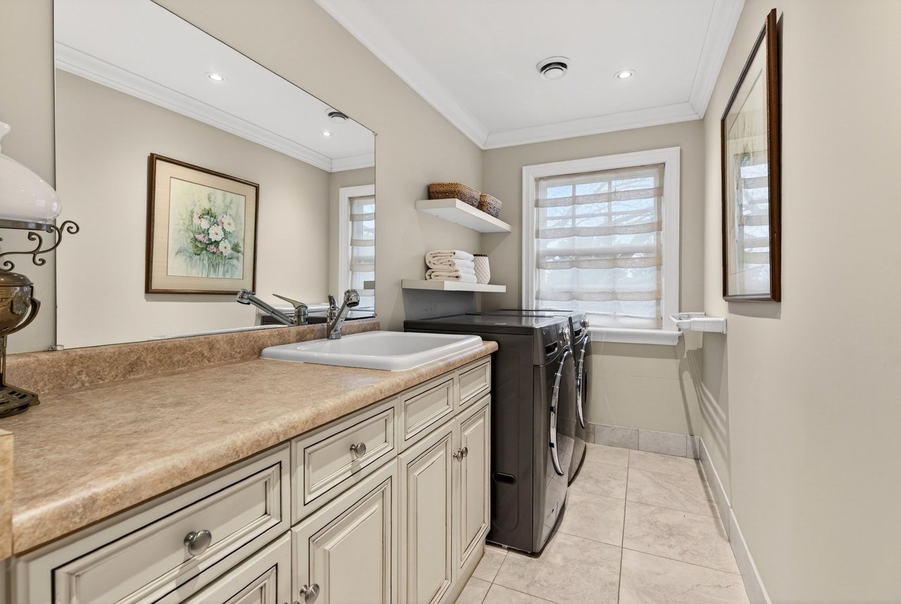  Aldershot Lakeside Elegance