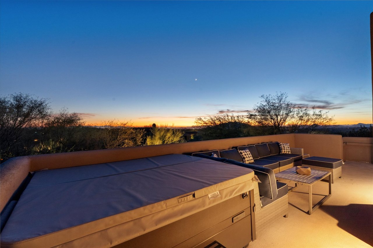 10046 E Hidden Valley Rd