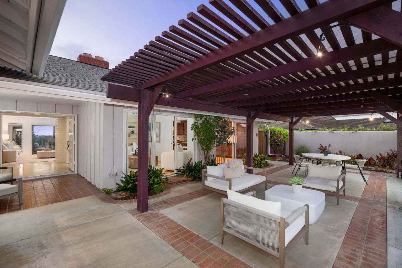 2421 Blackthorn Street