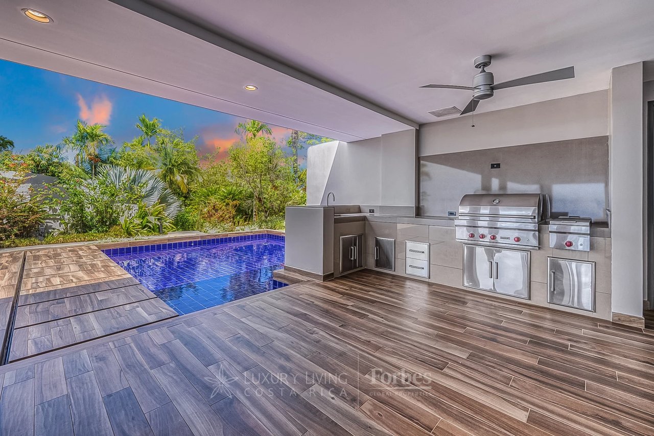 6575 - Dominical Contemporary Mansion