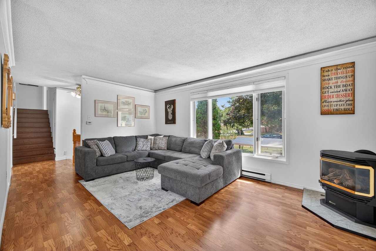 242 East Street, East Gwillimbury