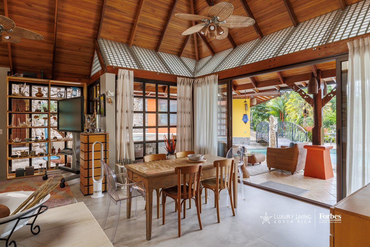 21476 - House: Balinese-Inspired Luxury Home for Sale in Atenas