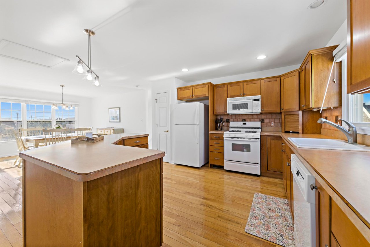 7 W Julia Ave, Long Beach Twp