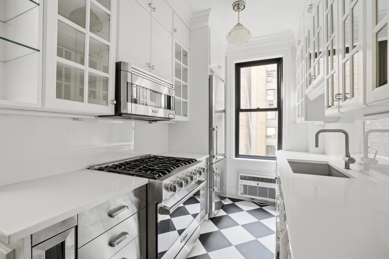 1049 Park Avenue