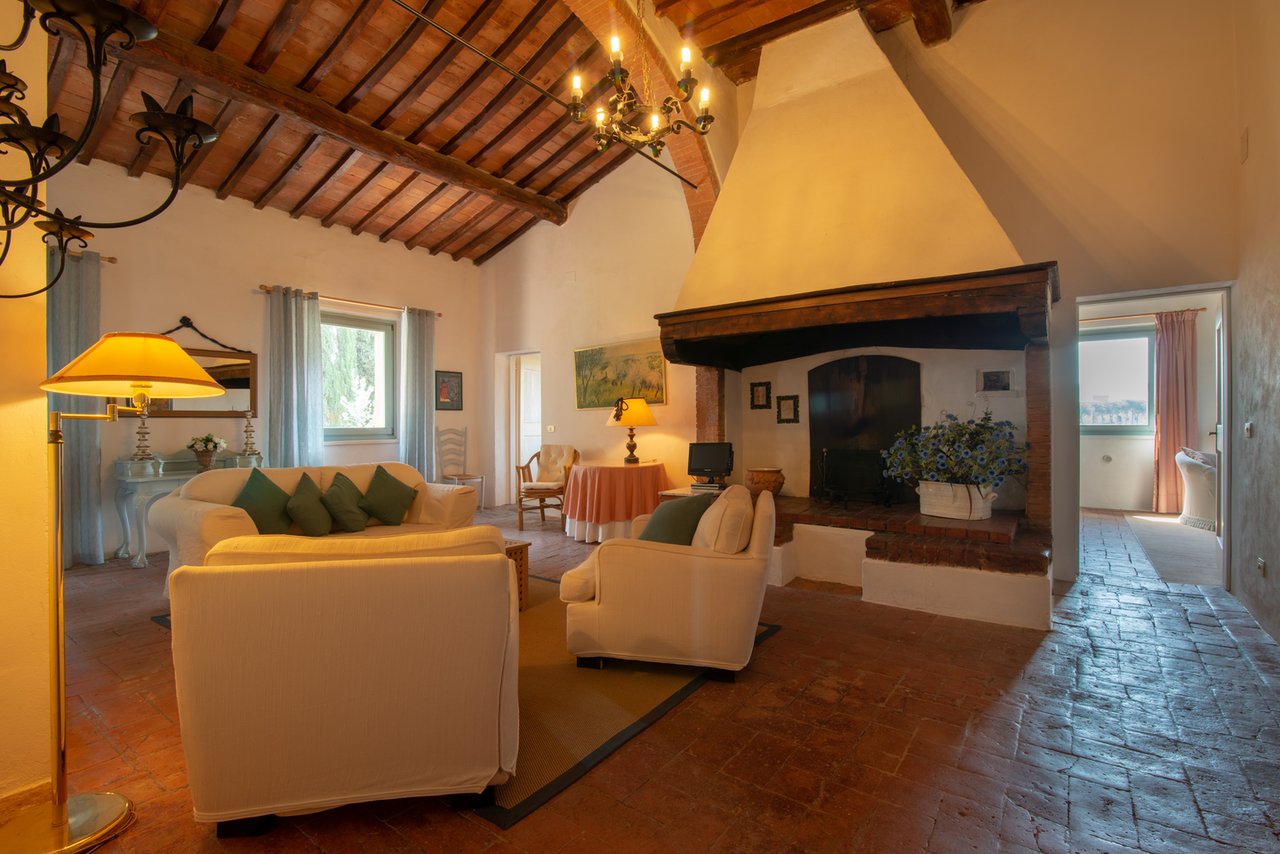 Charismatic B&B in Rolling Hills of San Gimignano
