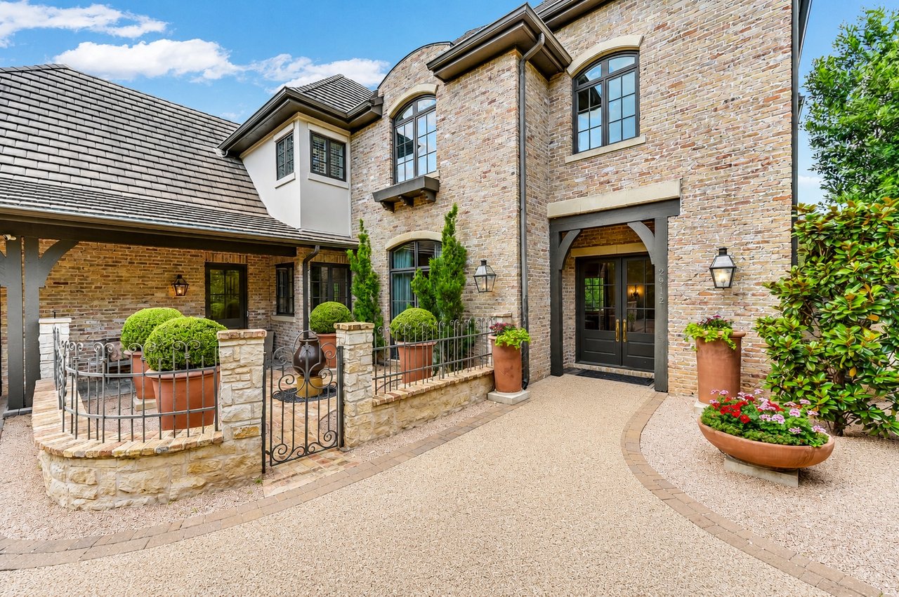 Estate on Waterbank