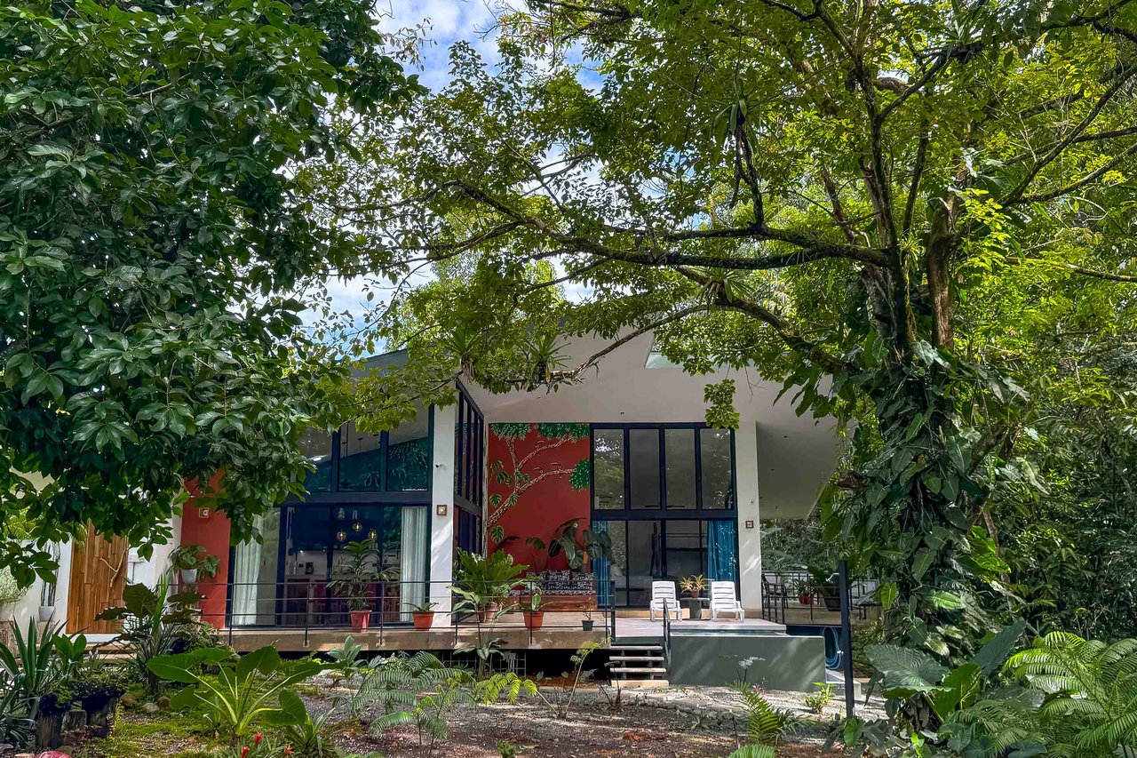 Furnished and Turnkey Home Rainforest Villa with Pool and Creek