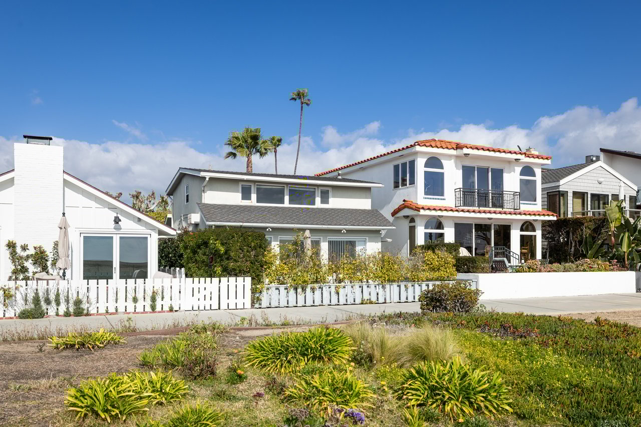 1309 E Balboa Boulevard