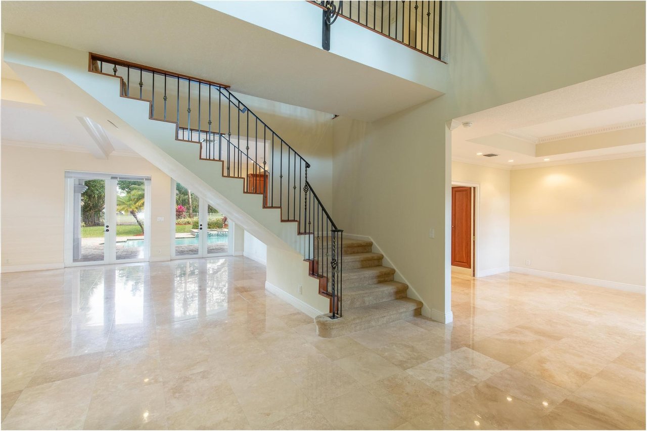 464 Glenbrook Drive